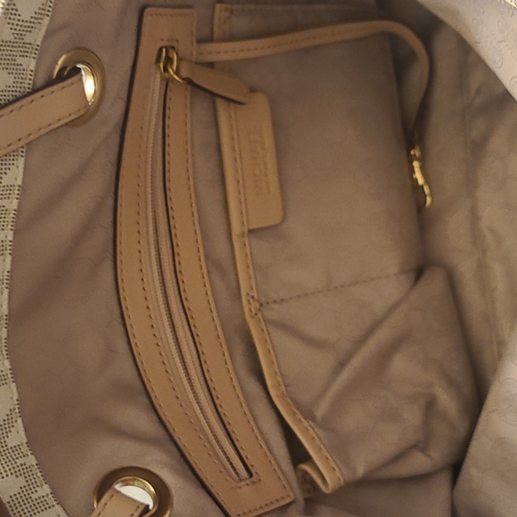 Authentic Michael Kors Leather Logo Hobo Bag 🎒 - Picture 6 of 12